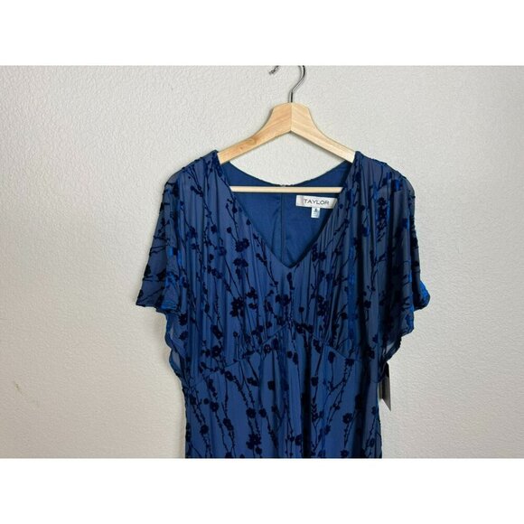 Taylor Women's Midi Dress Blue Velvet Floral Size 14W Short Sleeves New V Neck - Picture 3 of 13